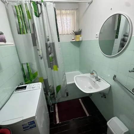 Tina Apartman *