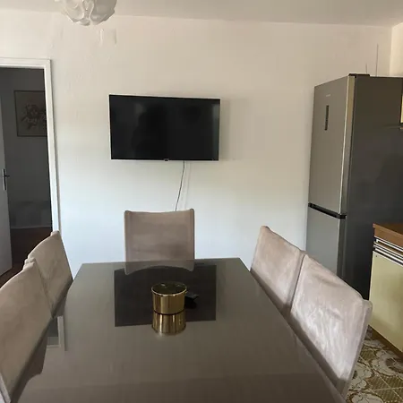 Tina Apartament Grebaštica